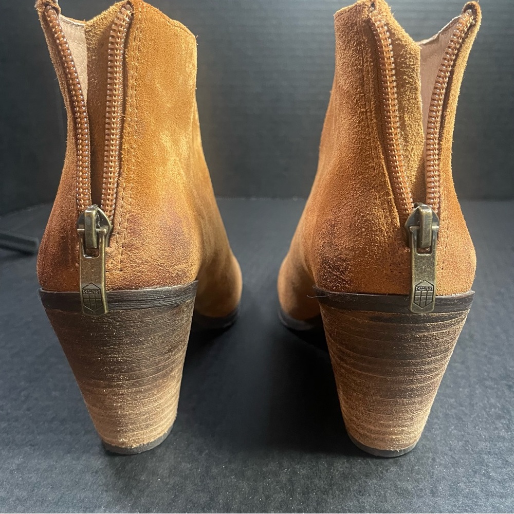 Vince Camuto Light Brown distressed suede booties 5.5M 3” heels PRICE VERY FIRM! - Picture 4 of 14